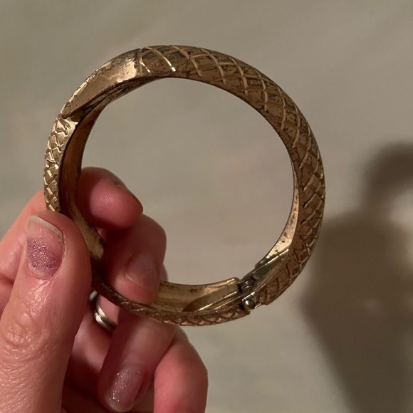 Gold Claw bangle - Picture 6 of 11